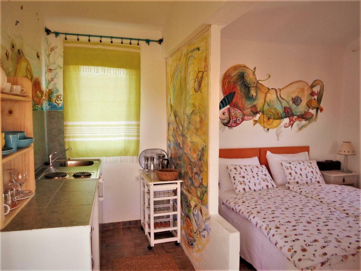 Apartments-Estate Under The Paintbrush Вис Стая снимка