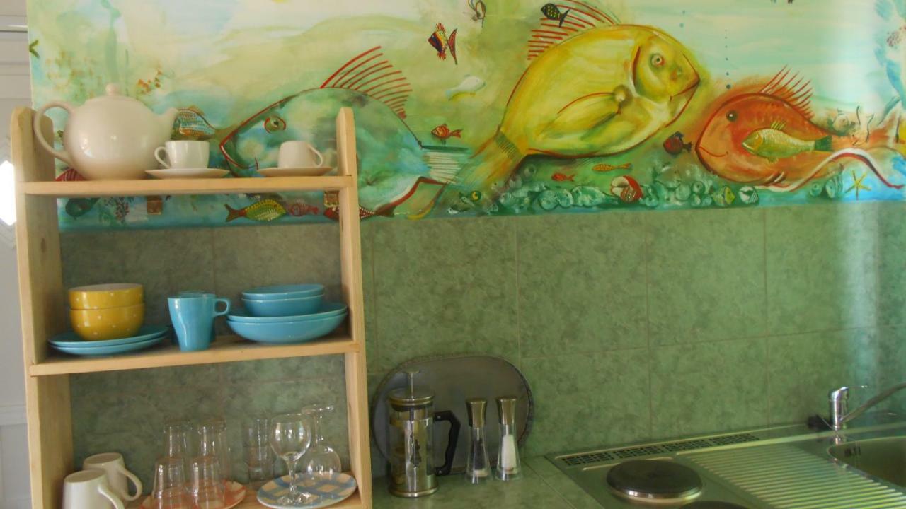 Apartments-Estate Under The Paintbrush Вис Екстериор снимка
